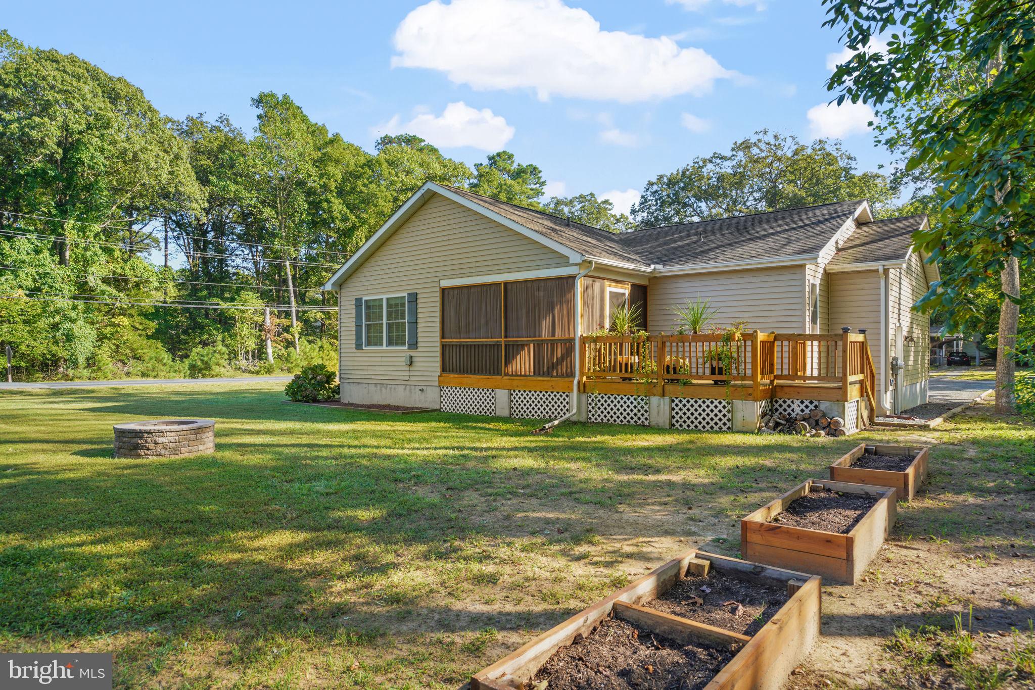 CAPTAIN'S COVE - Residential