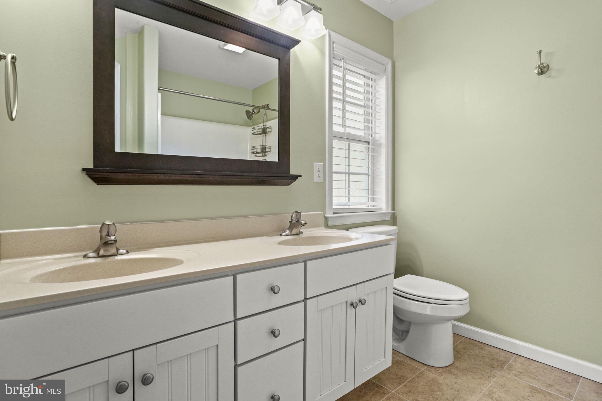 CAPTAIN'S COVE - Residential