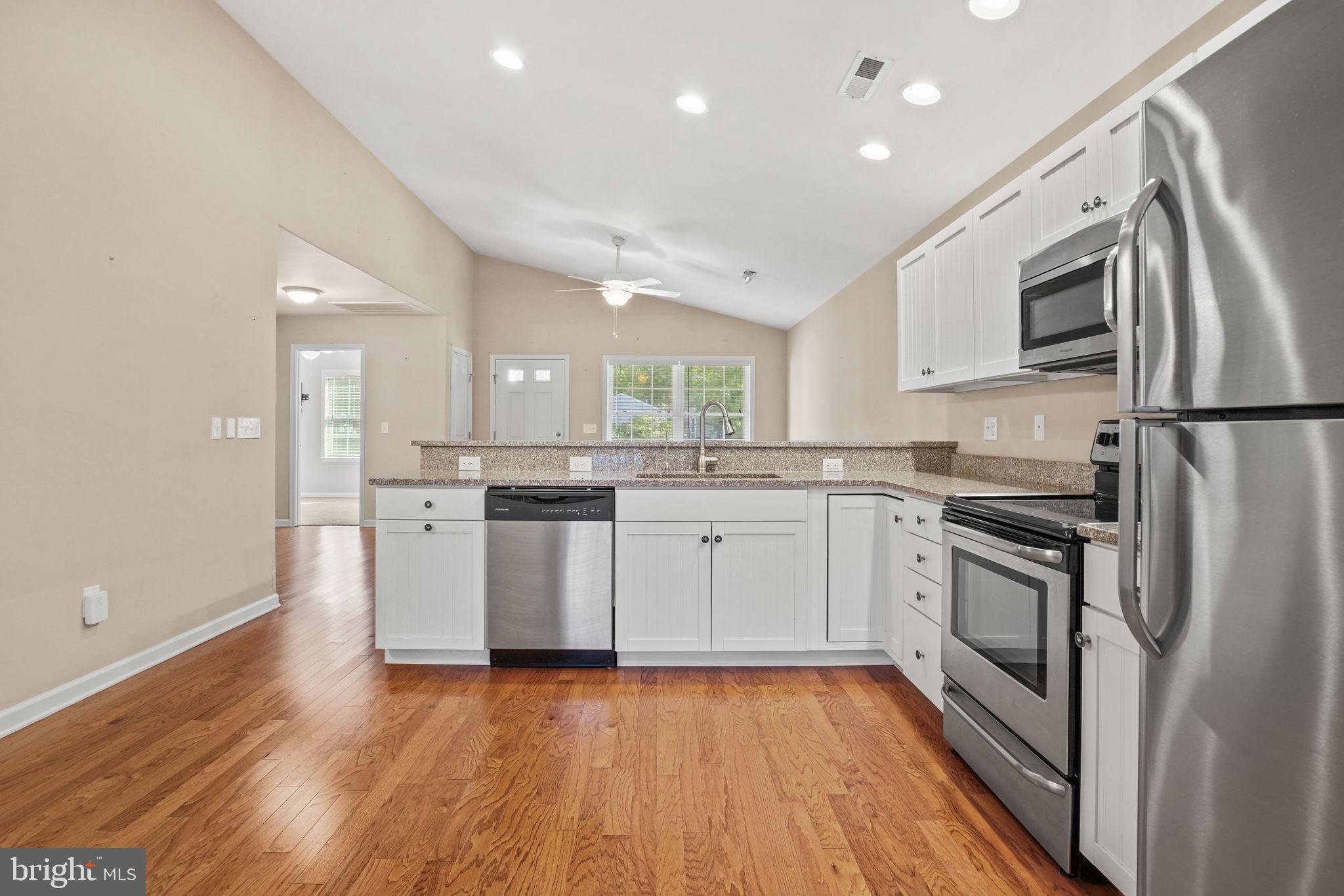 CAPTAIN'S COVE - Residential