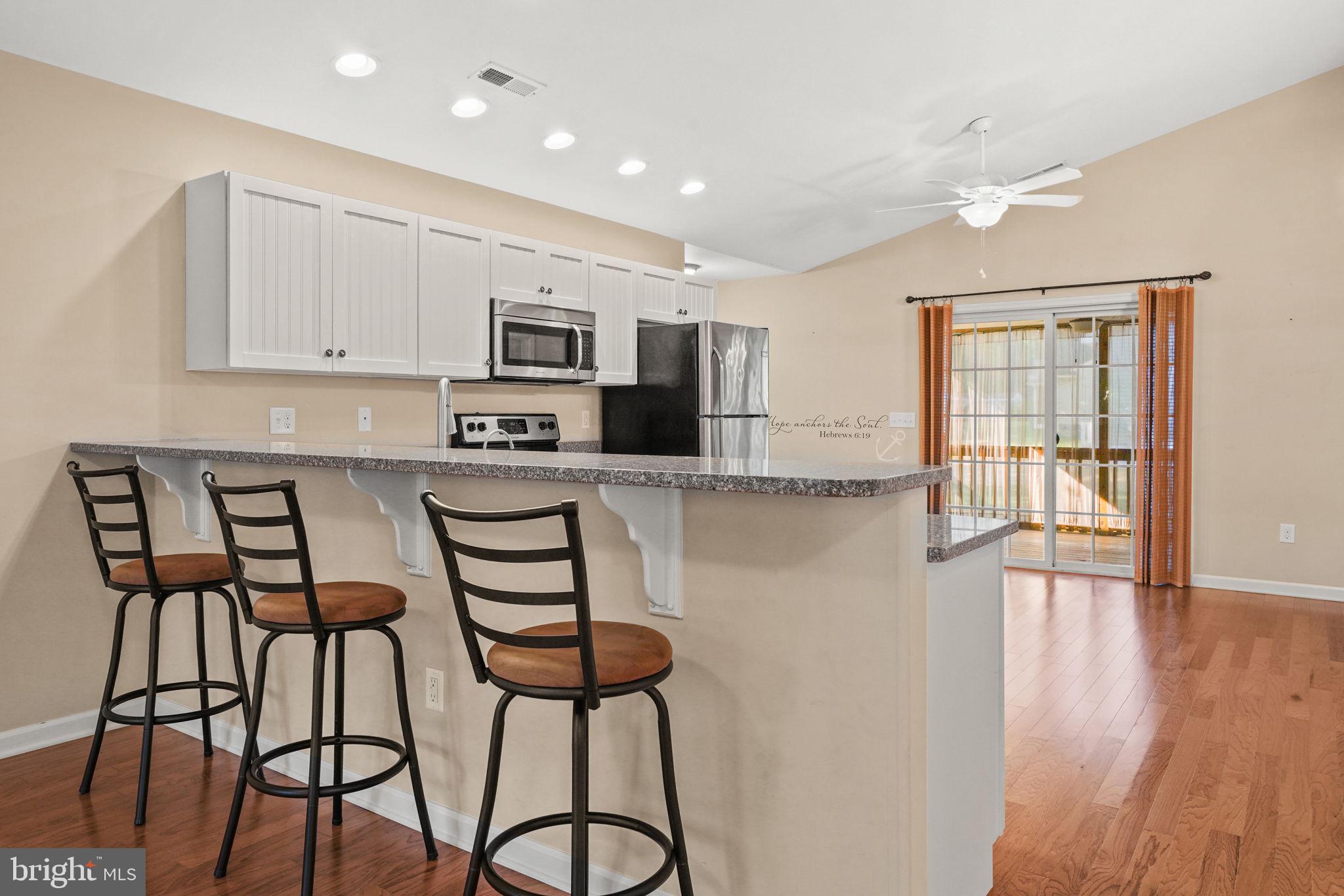 CAPTAIN'S COVE - Residential