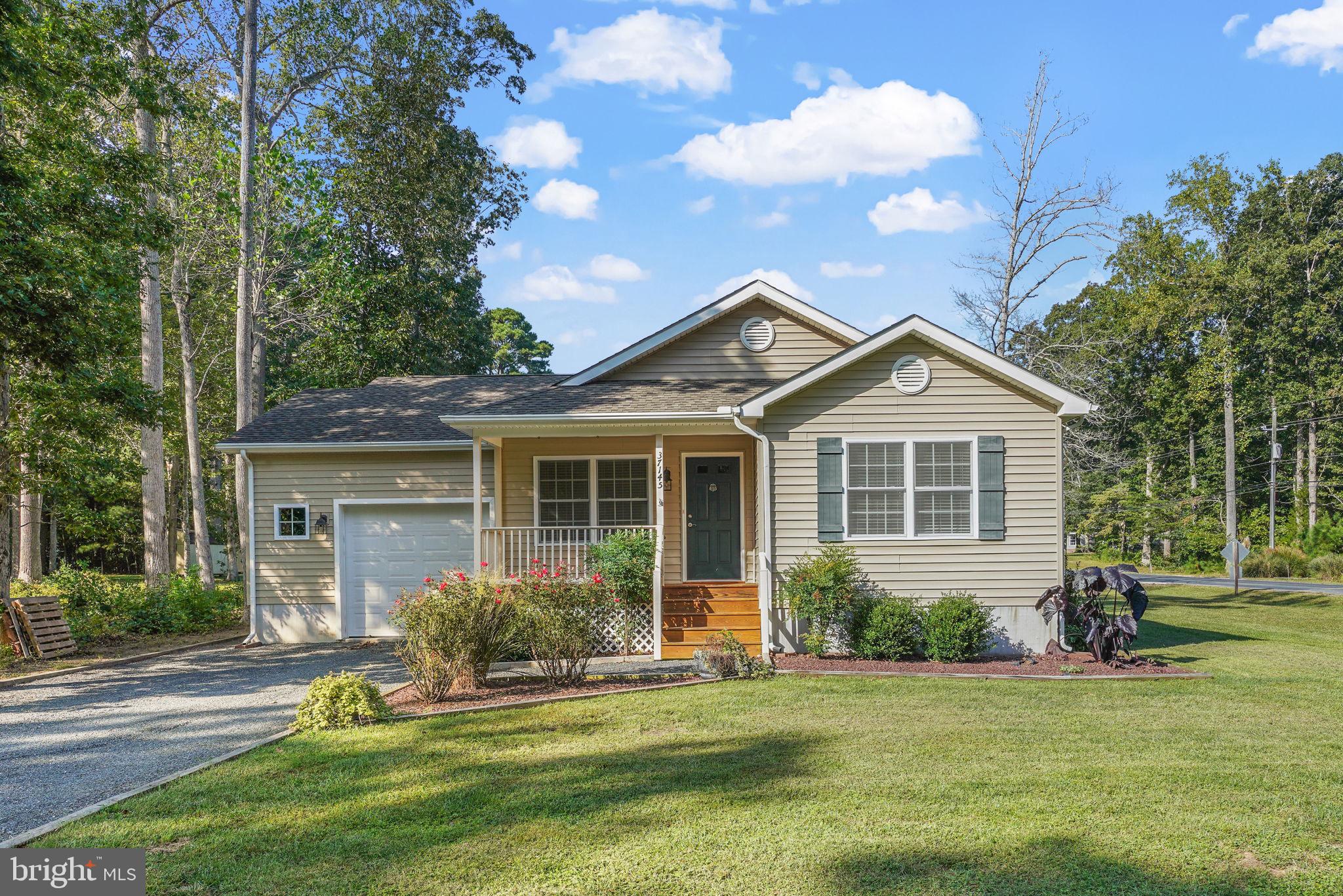 CAPTAIN'S COVE - Residential