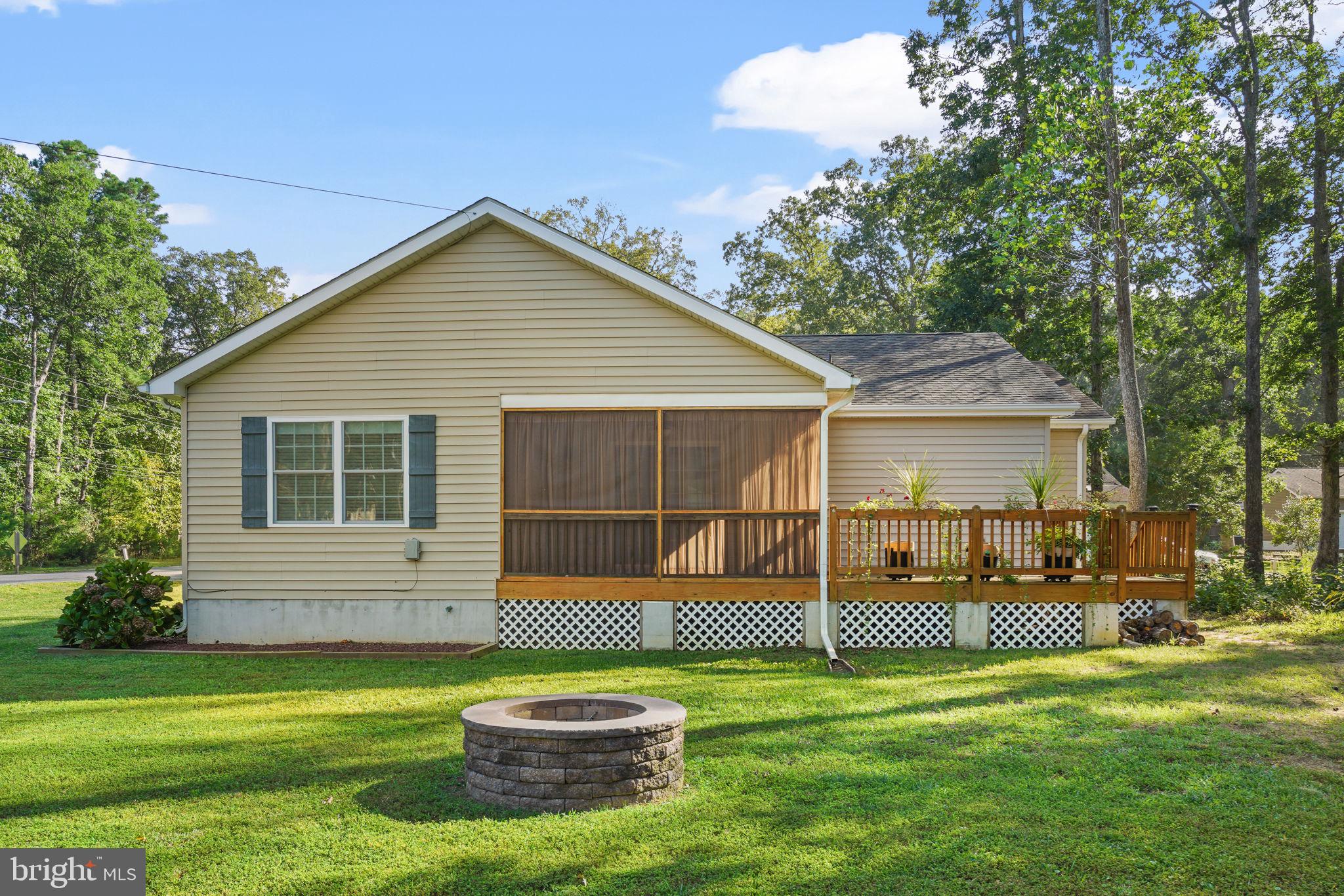 CAPTAIN'S COVE - Residential