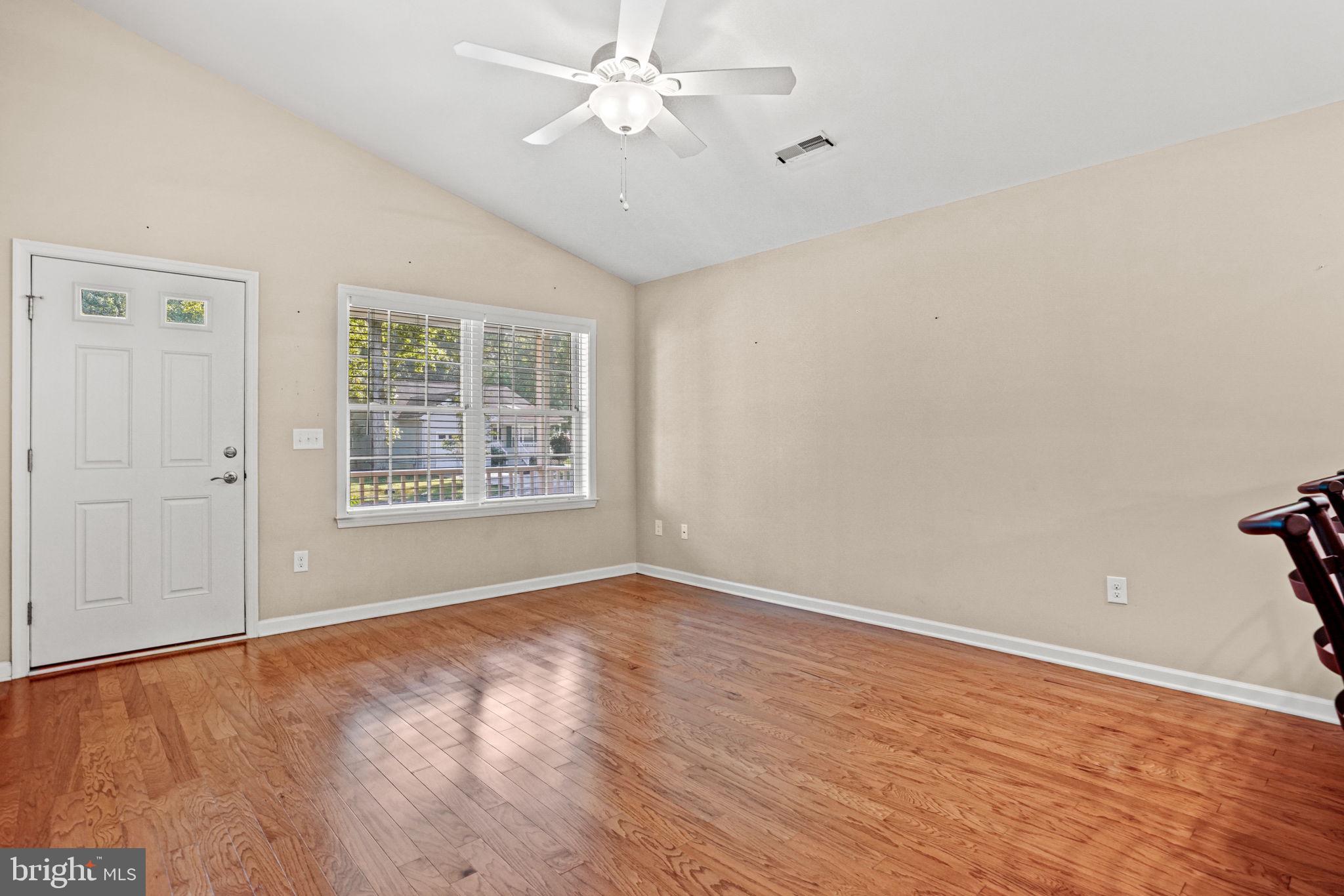 CAPTAIN'S COVE - Residential