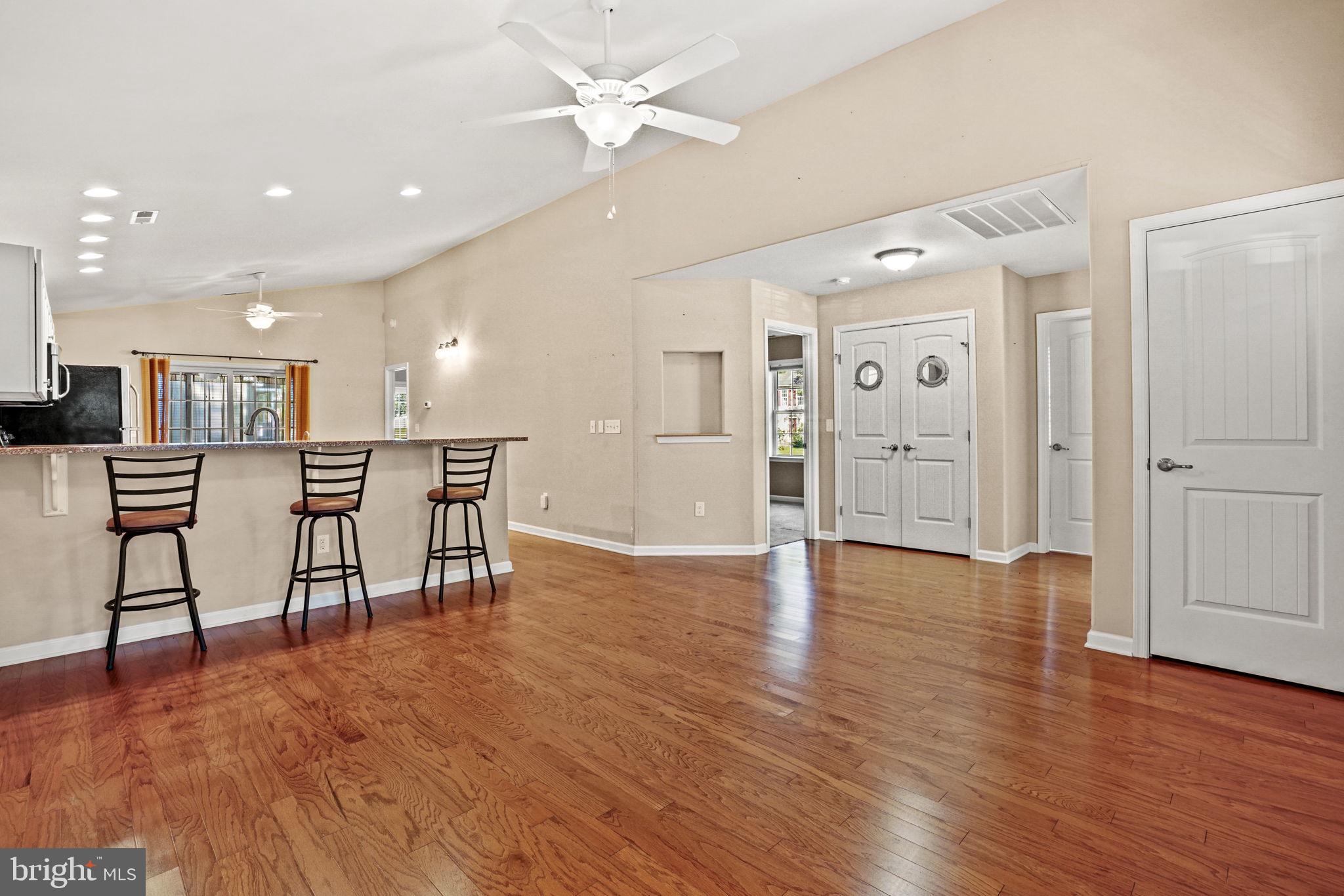 CAPTAIN'S COVE - Residential