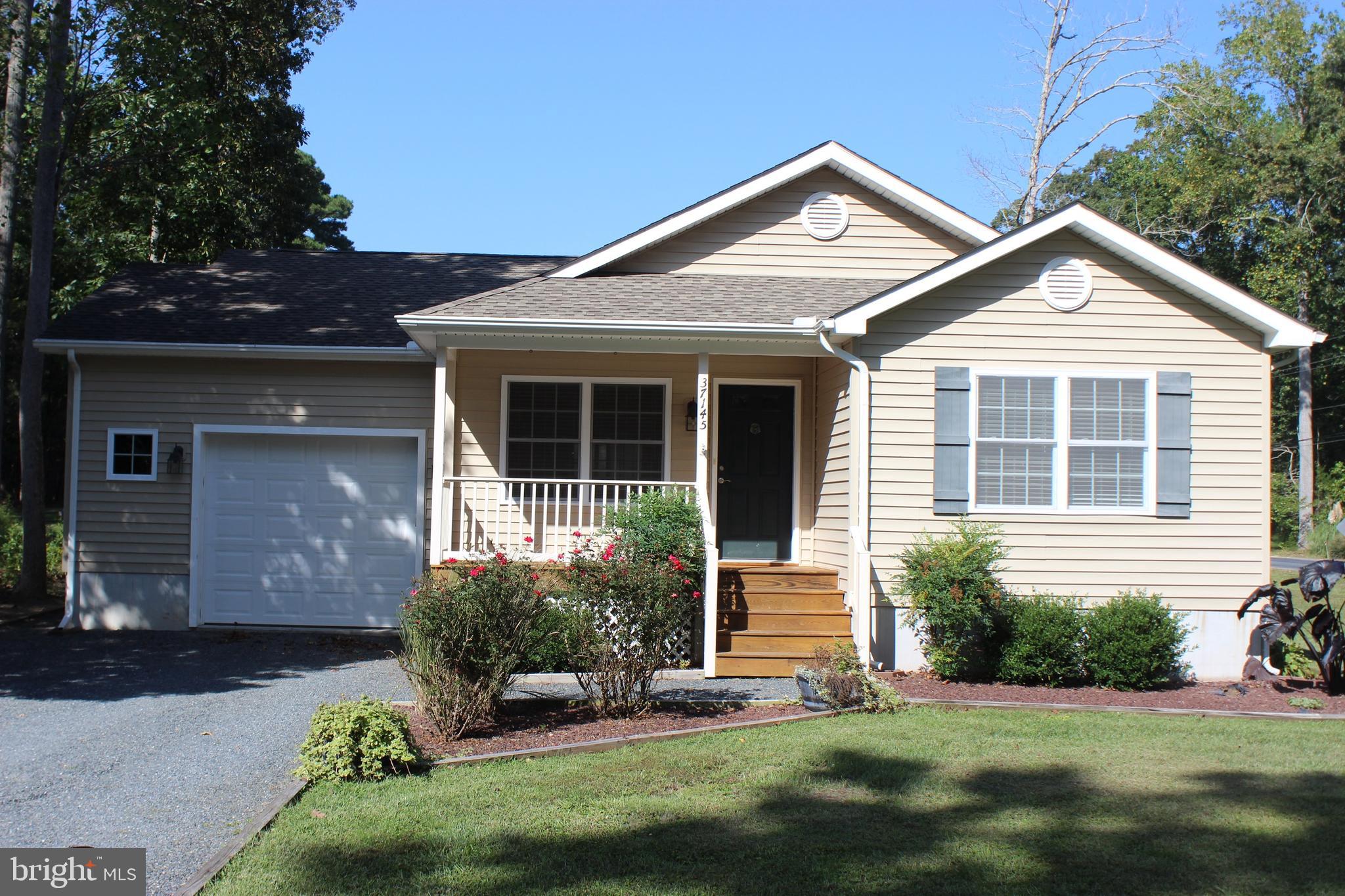 CAPTAIN'S COVE - Residential