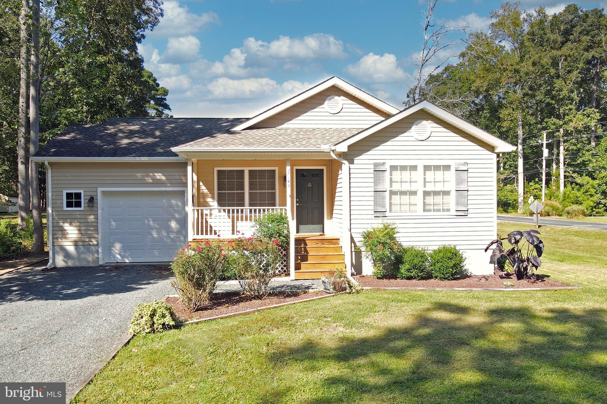 CAPTAIN'S COVE - Residential