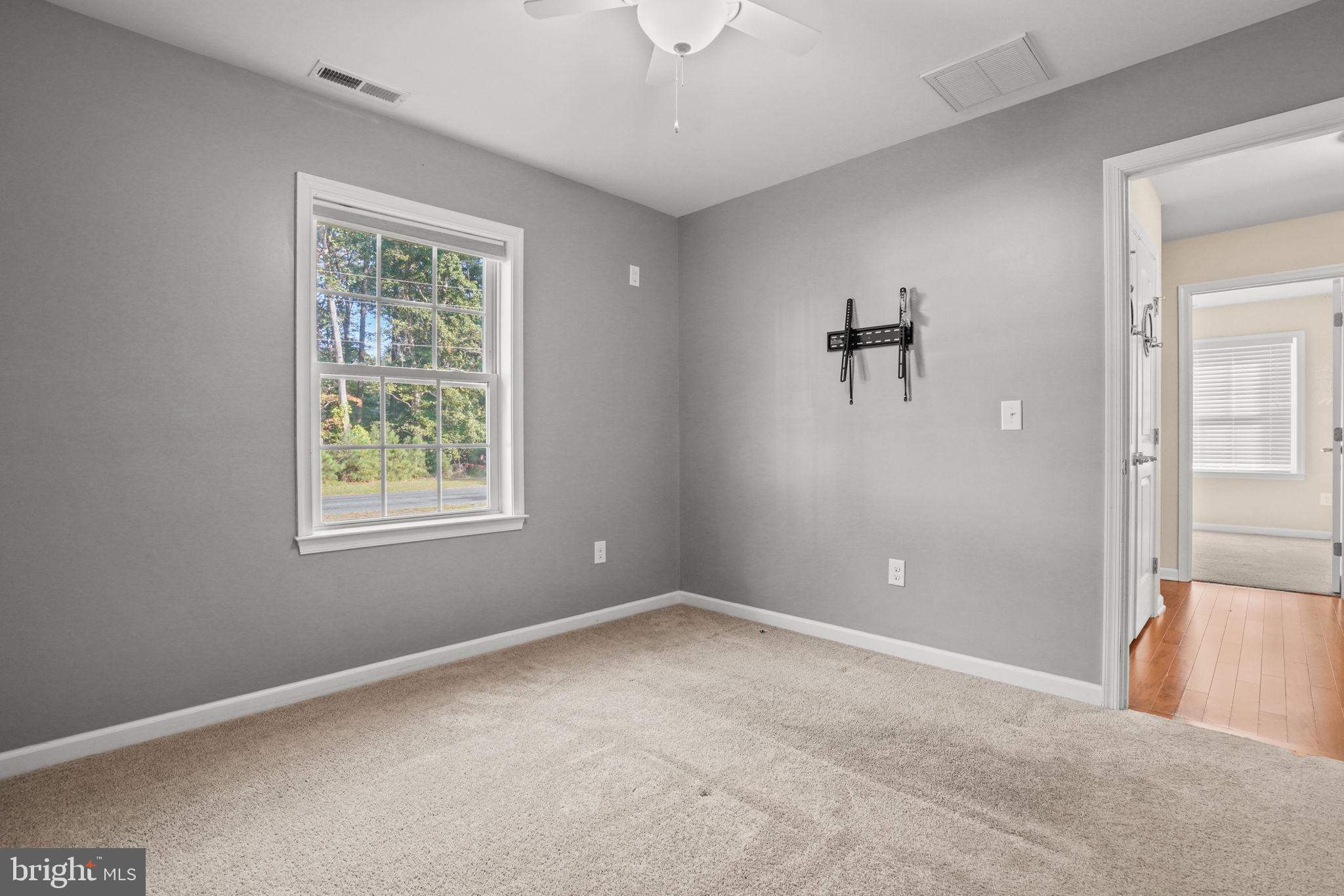 CAPTAIN'S COVE - Residential