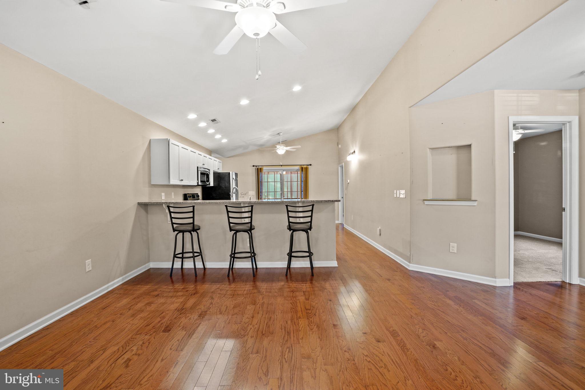 CAPTAIN'S COVE - Residential