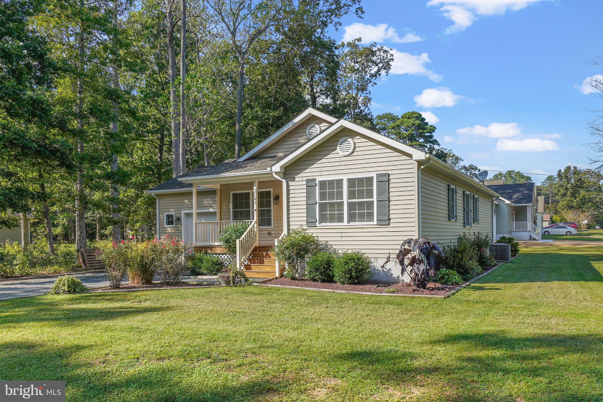 CAPTAIN'S COVE - Residential