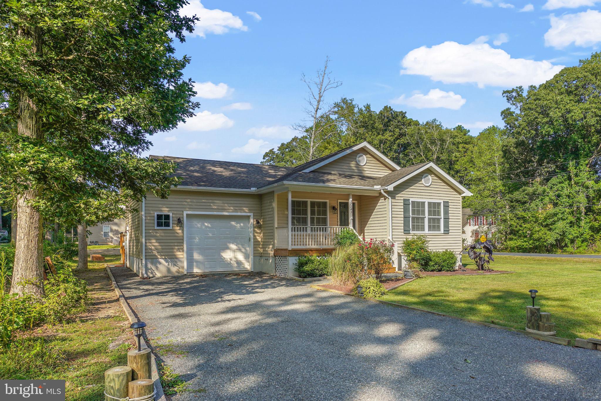 CAPTAIN'S COVE - Residential