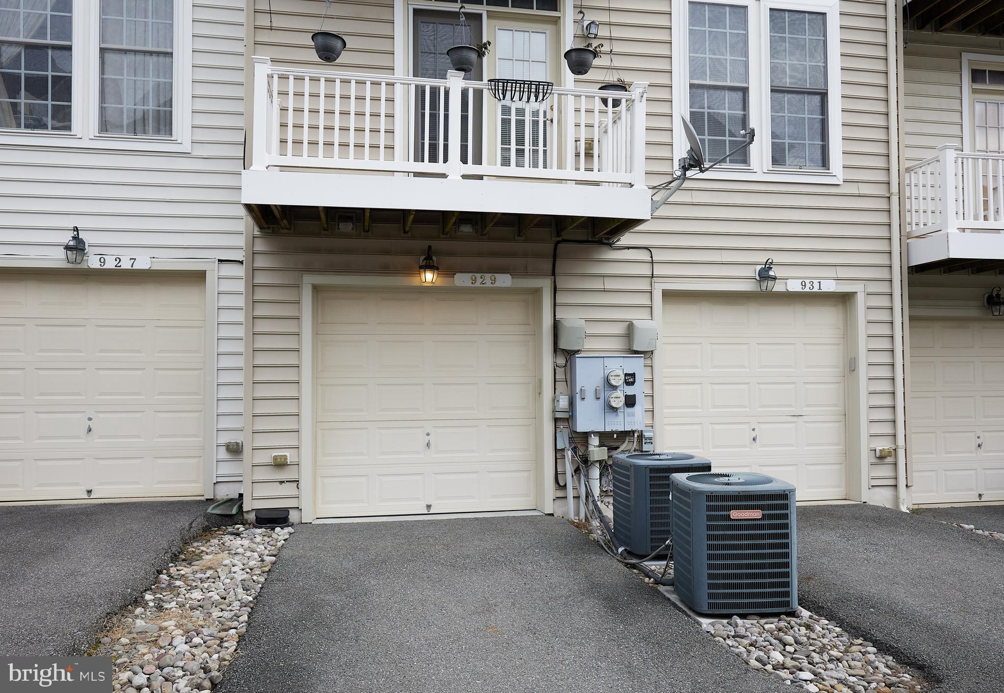 HIDDEN CREEK - Residential