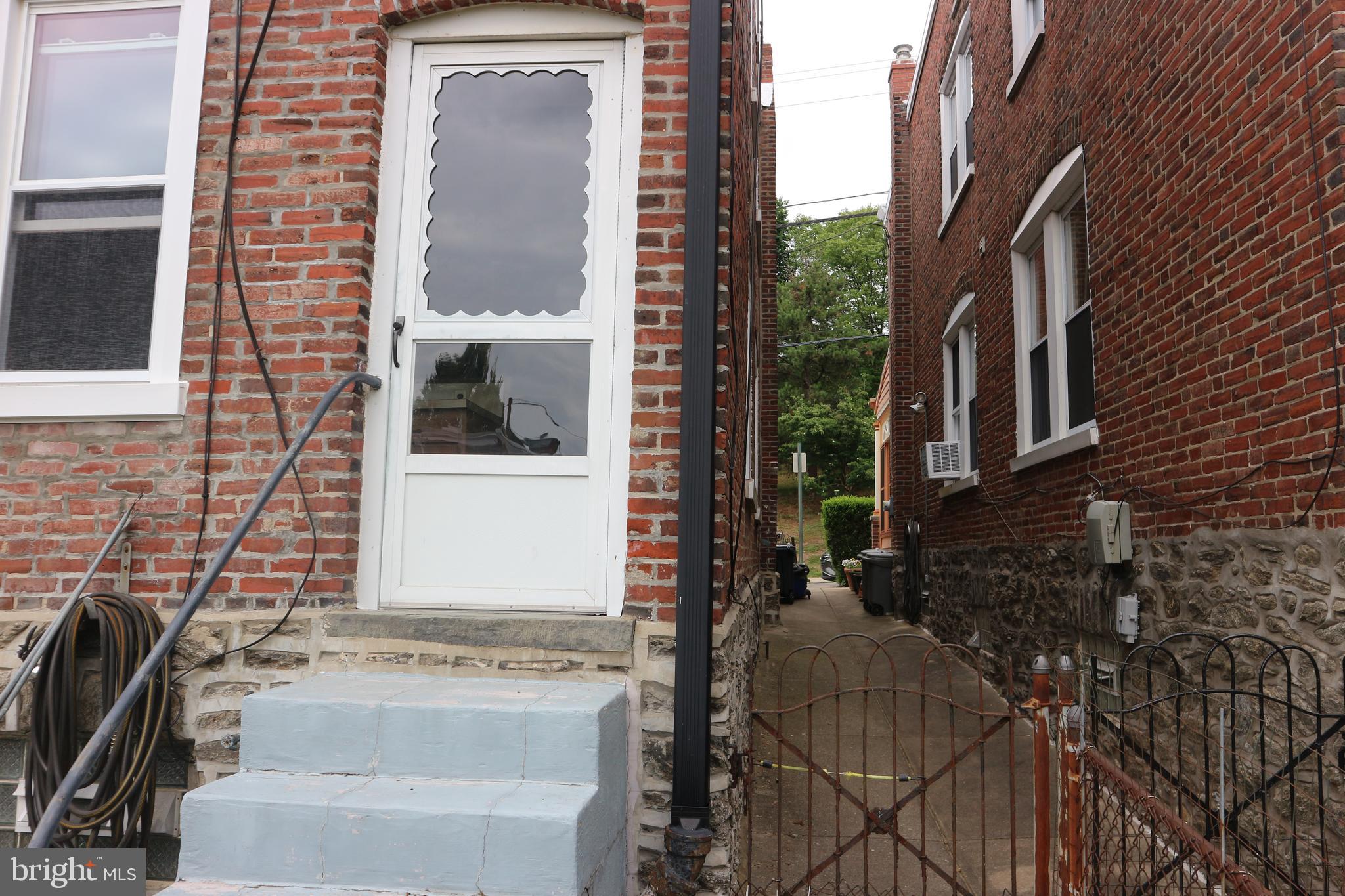 ROXBOROUGH - Residential