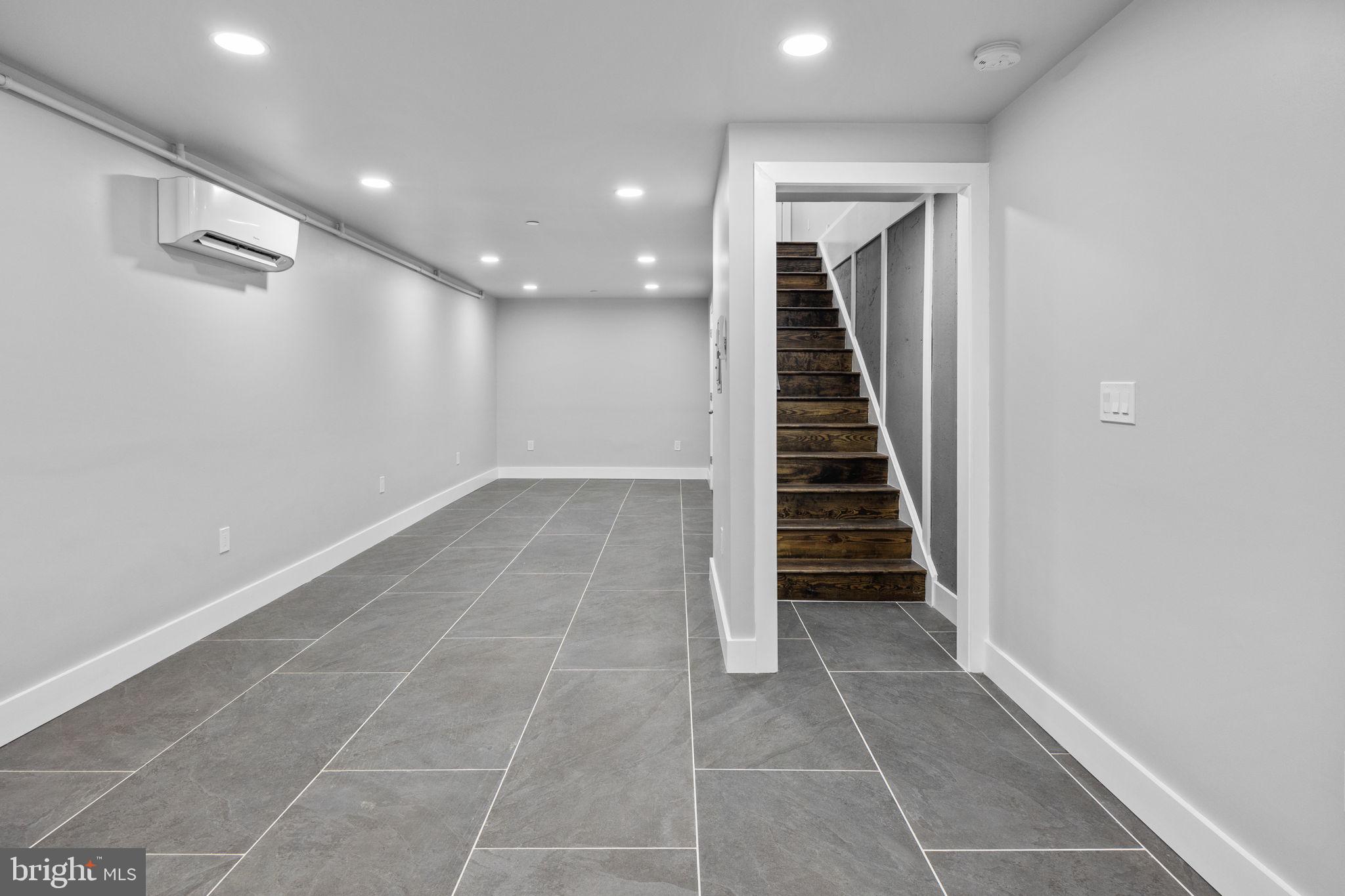 GERMANTOWN (EAST) - Residential