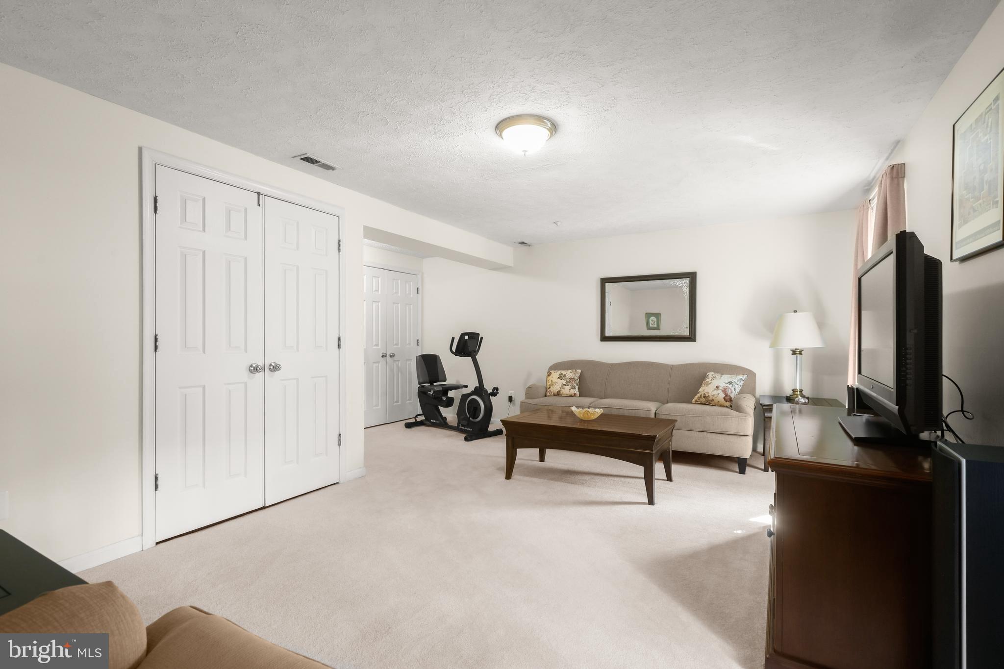 COUNTRY WALK - Residential