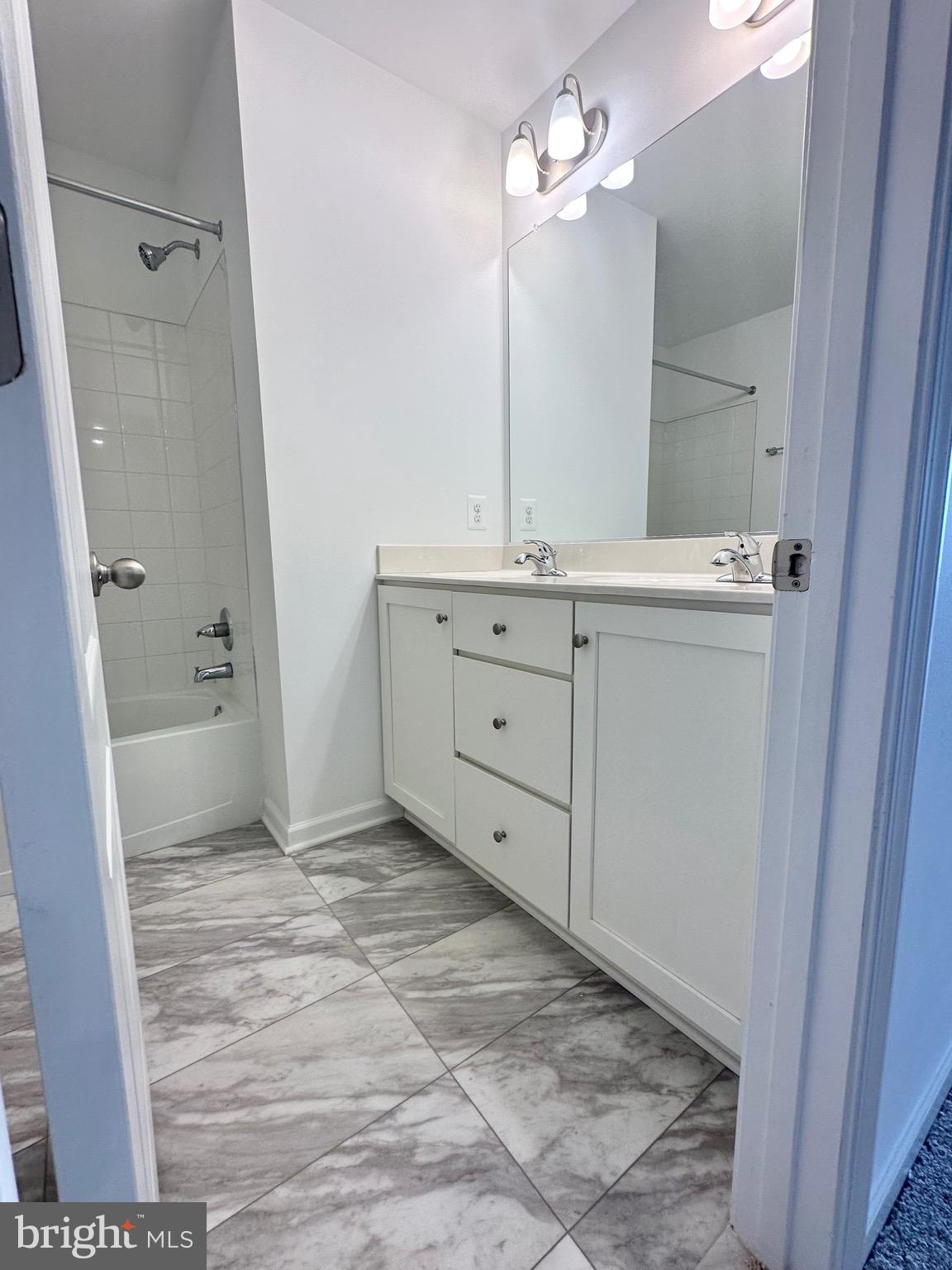 MCCAULEY CROSSING - Residential Lease