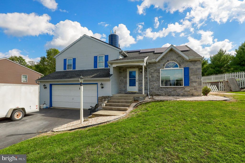 Photo of 21 BRIAN DR, LITITZ, PA 17543 (MLS # PALA2025594)