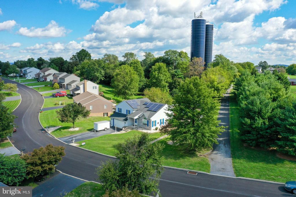 Photo of 21 BRIAN DR, LITITZ, PA 17543 (MLS # PALA2025594)