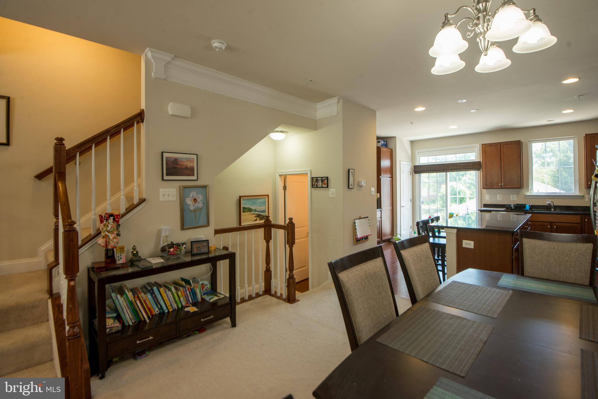 8 MERIDIAN LANE