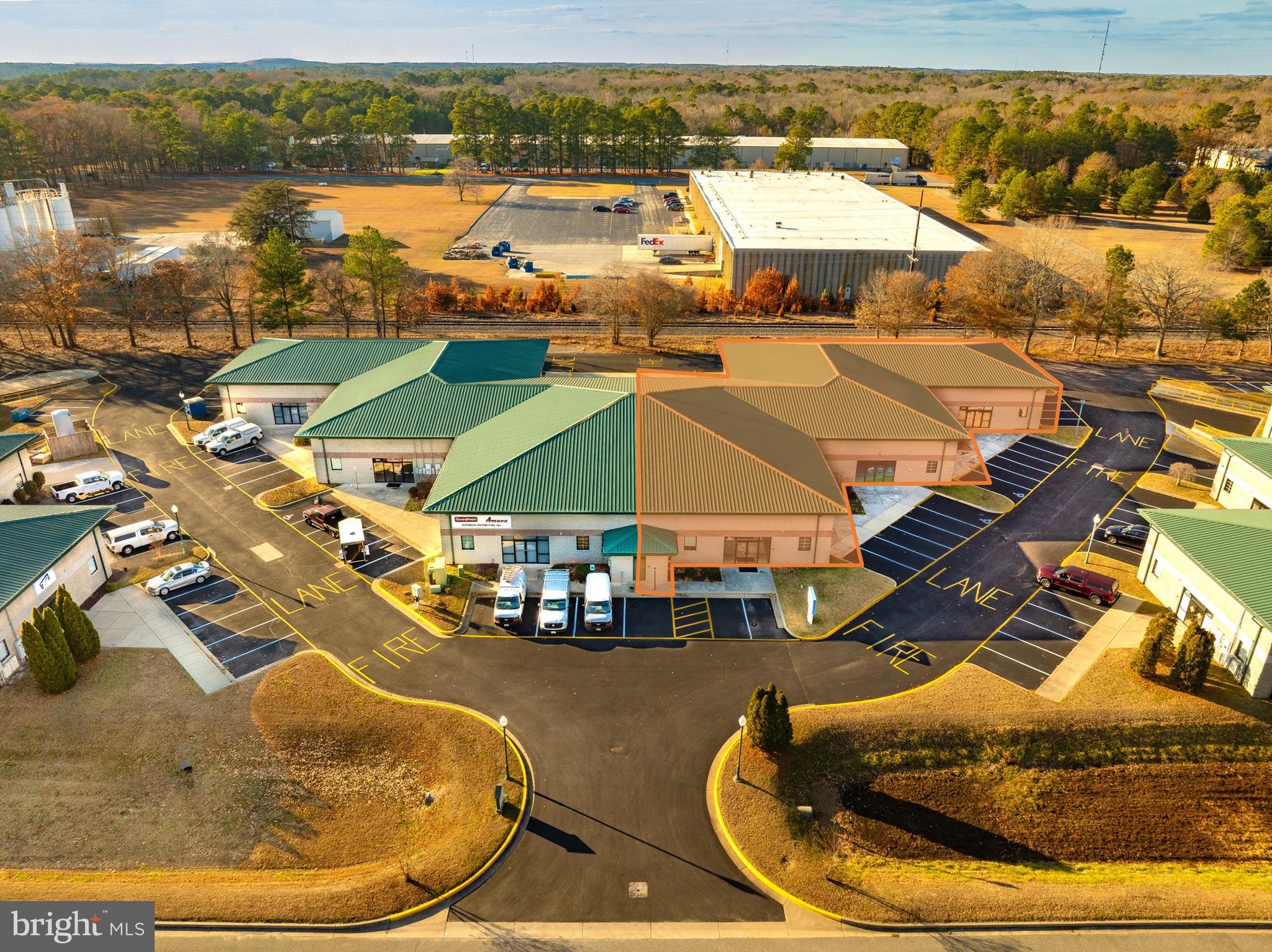One unit available in the Kraus Business Center on Shipley Dr in the Northwood Industrial Park!
Office/warehouse unit available for lease! Spans 13,400 SF and consists of approx 5,000 SF of office and 8,400 SF of warehouse with 18 ft ceiling heights and the unit is fully sprinkled. The unit has 5 grade level 12 ft doors with 1 of the doors opening onto a dock high court. A rare vacancy in the park, this suite is turn key and ideal for any warehouse/distribution users needing warehouse space in a convenient location central to town. Office space features reception area, 6 offices, conference room, and break room.
Space will be available approx. June 2025! Landlord may consider subdividing the space. NNN fees are estimated at $1.75 PSF.