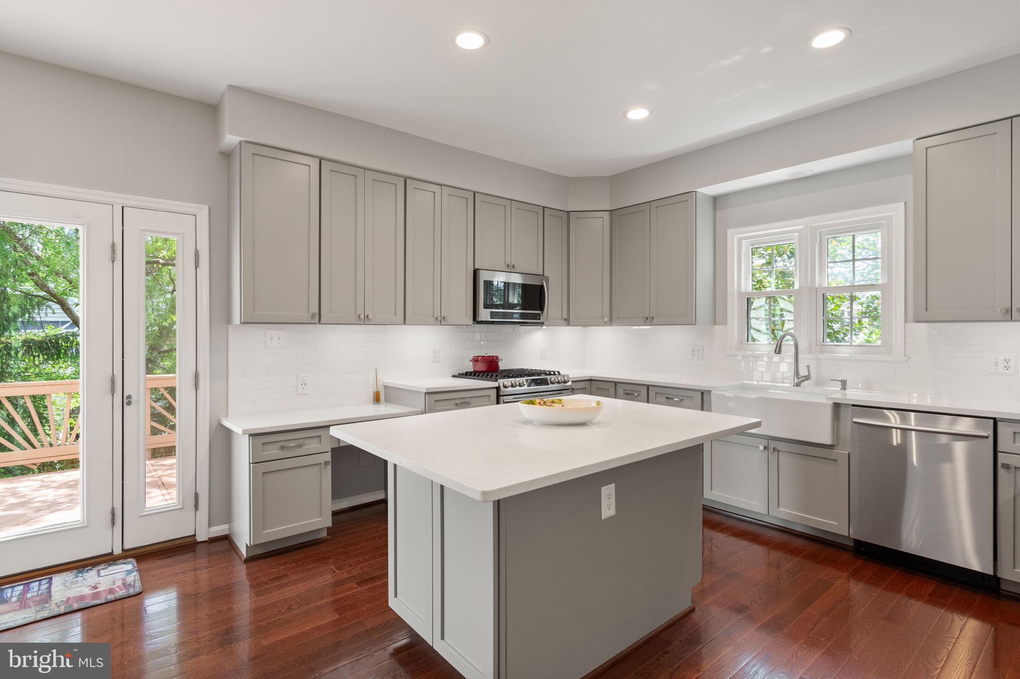 LIFESTYLE AT SULLY STATION - Residential