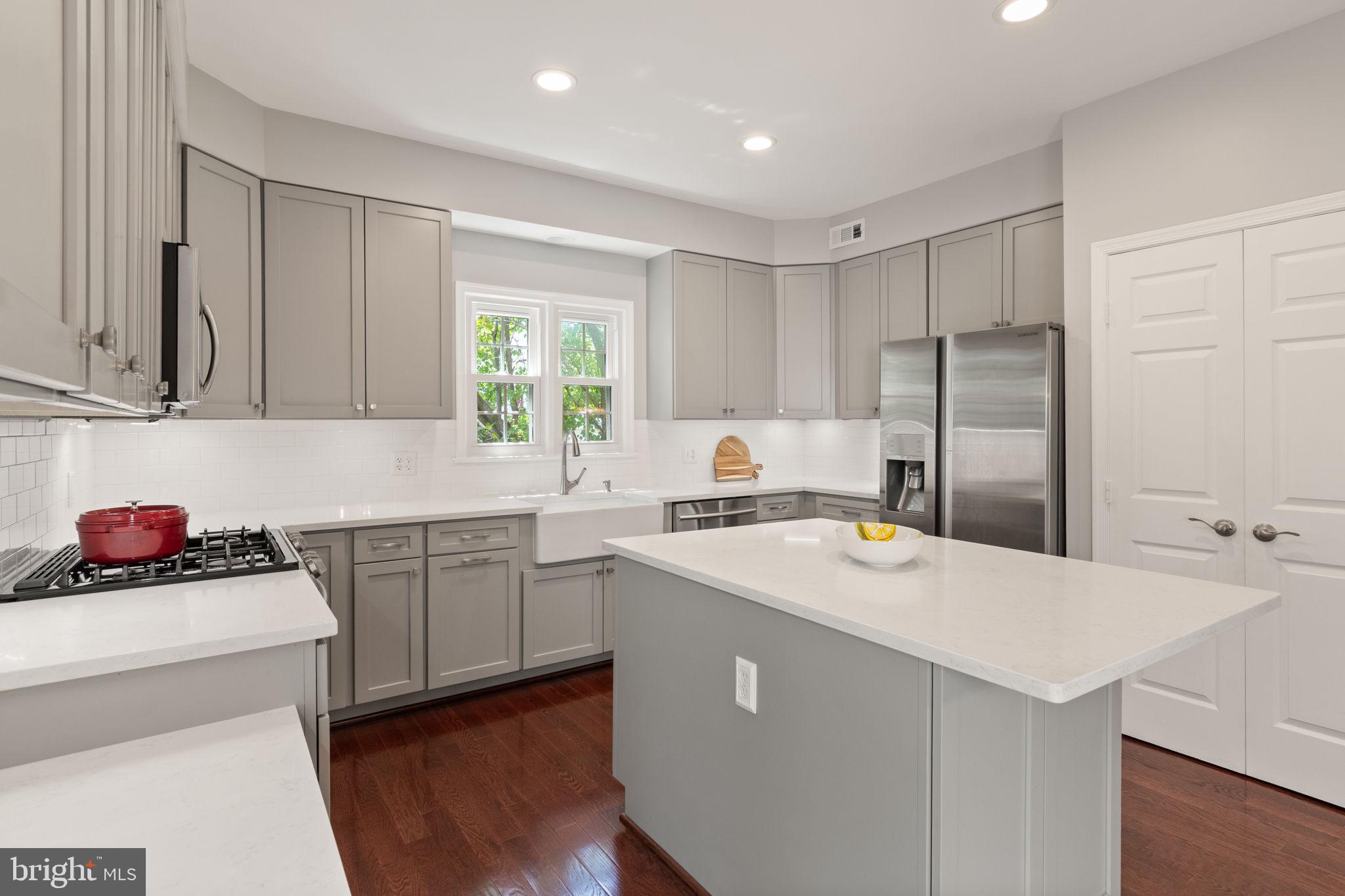 LIFESTYLE AT SULLY STATION - Residential