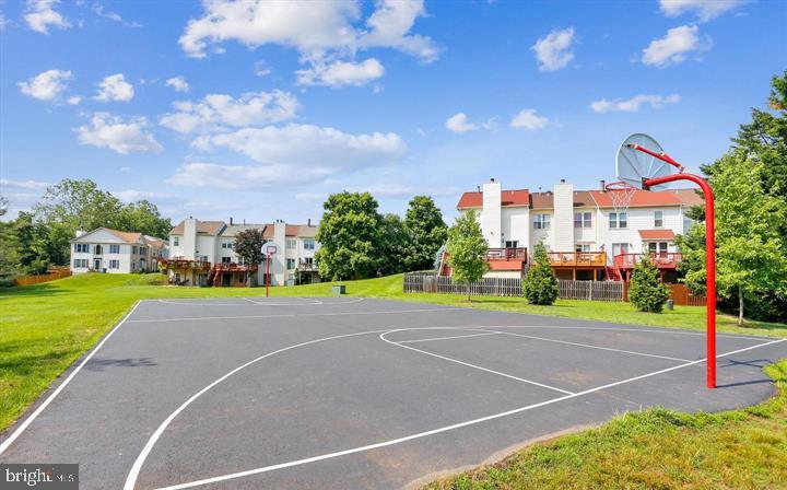 LIFESTYLE AT SULLY STATION - Residential