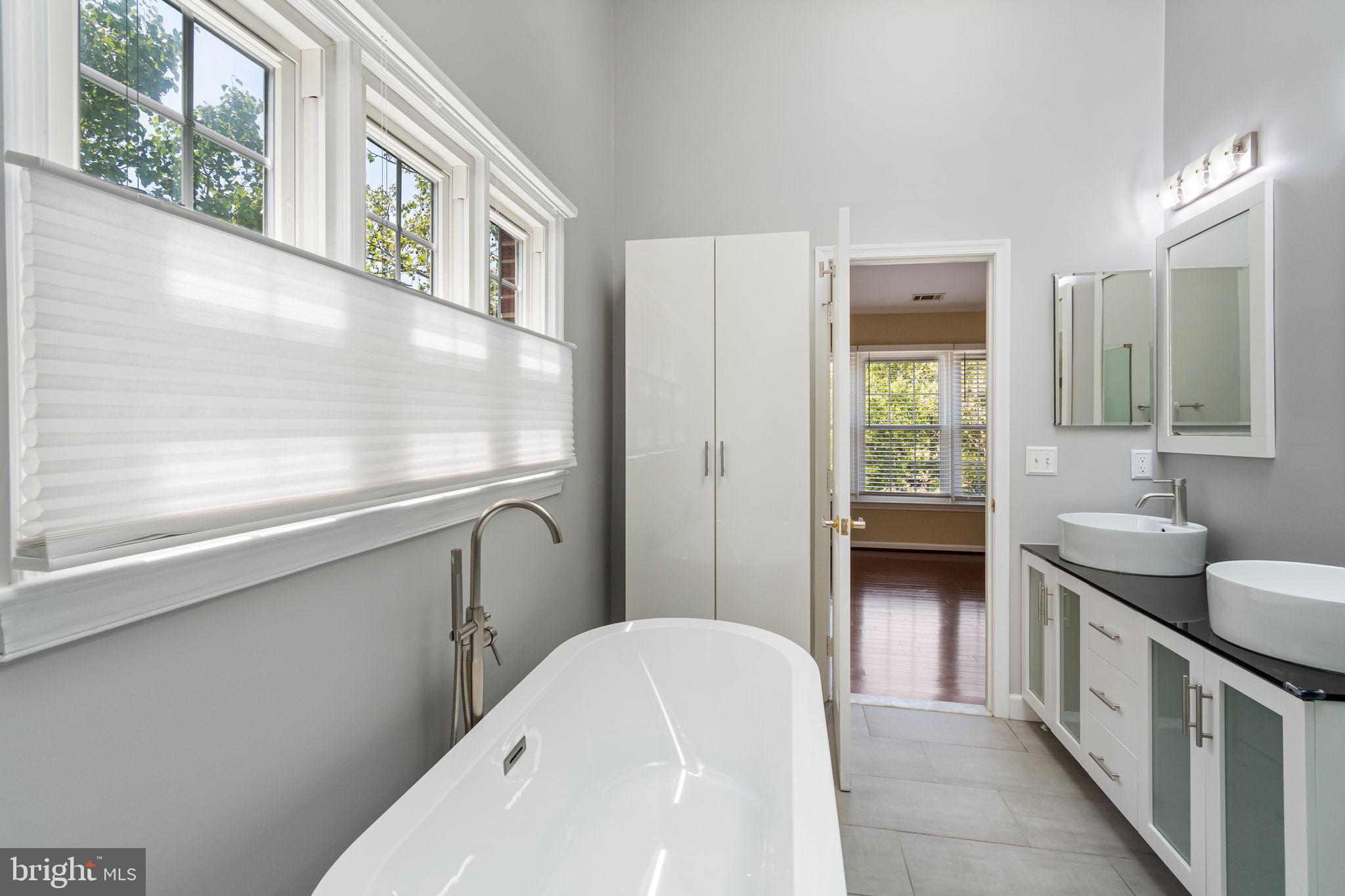 LIFESTYLE AT SULLY STATION - Residential