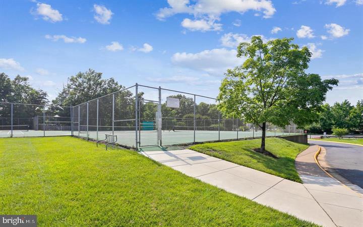 LIFESTYLE AT SULLY STATION - Residential