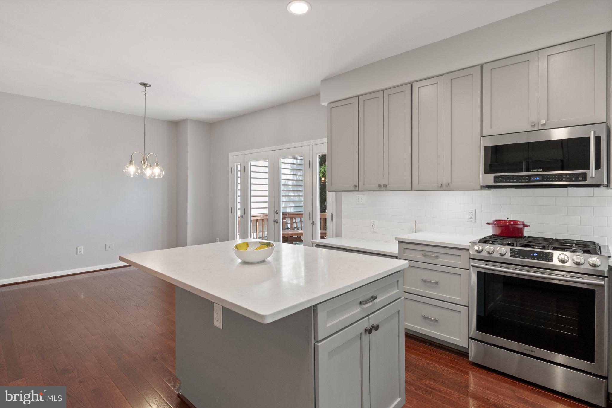 LIFESTYLE AT SULLY STATION - Residential