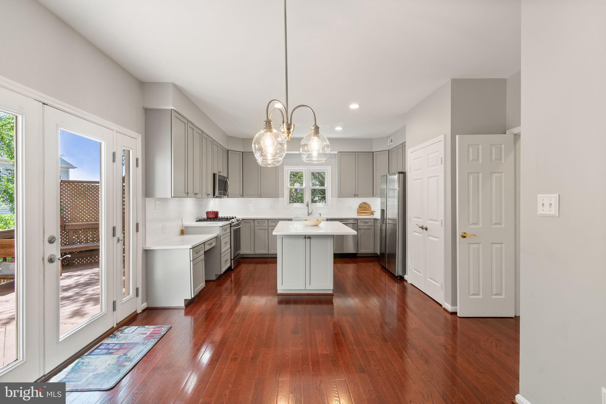 LIFESTYLE AT SULLY STATION - Residential