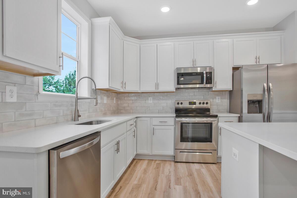 AVALON SHORES - Residential