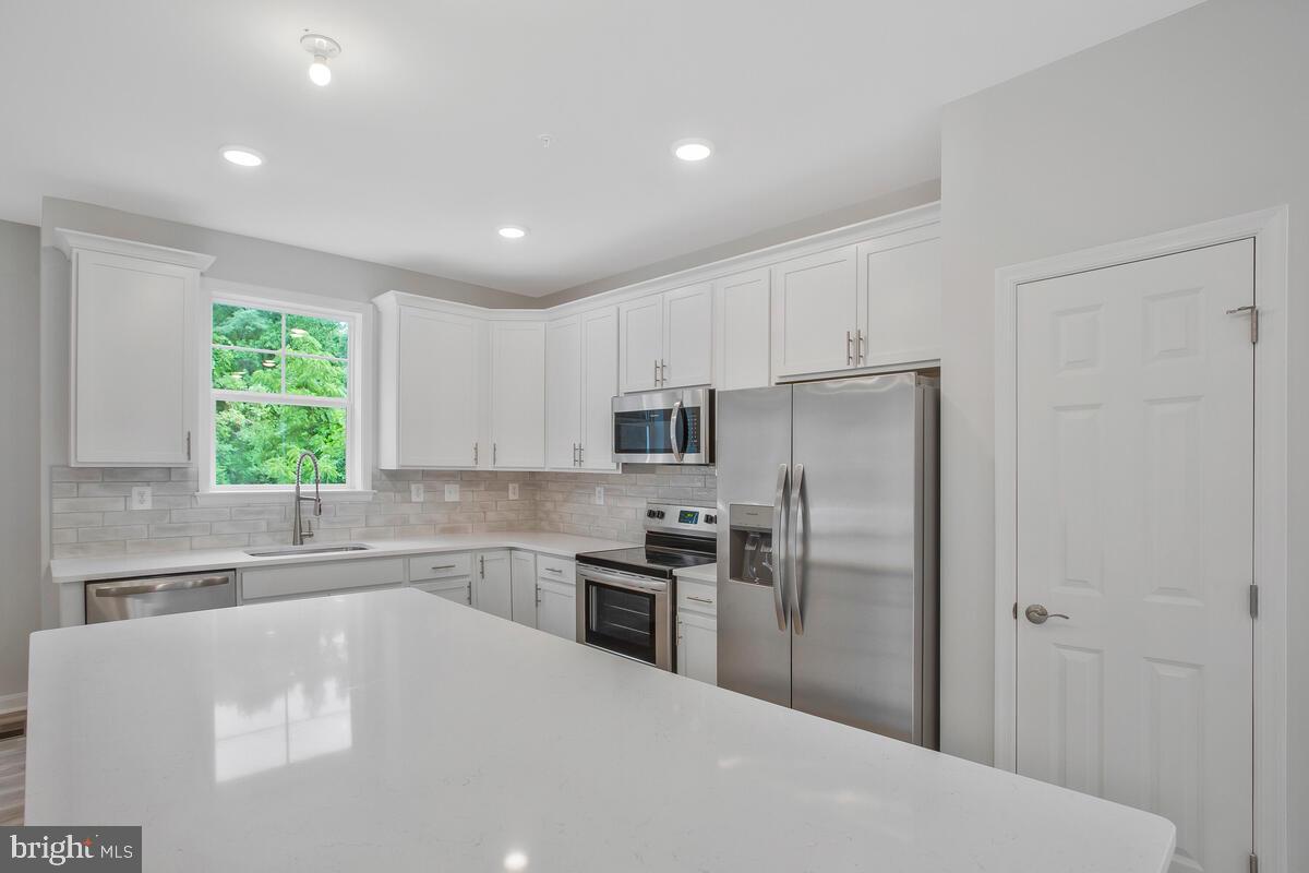 AVALON SHORES - Residential