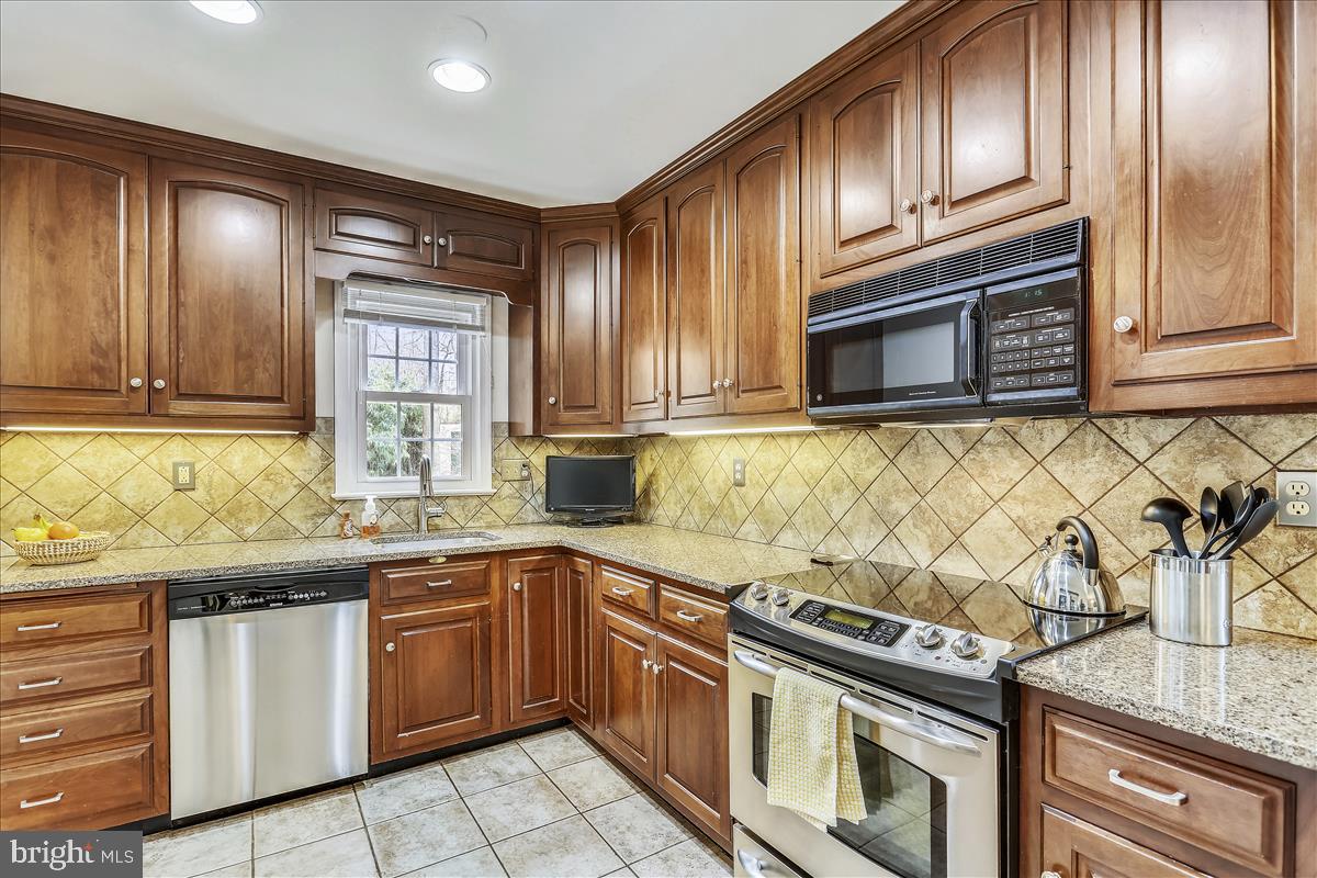 SHARON WOODS - Residential