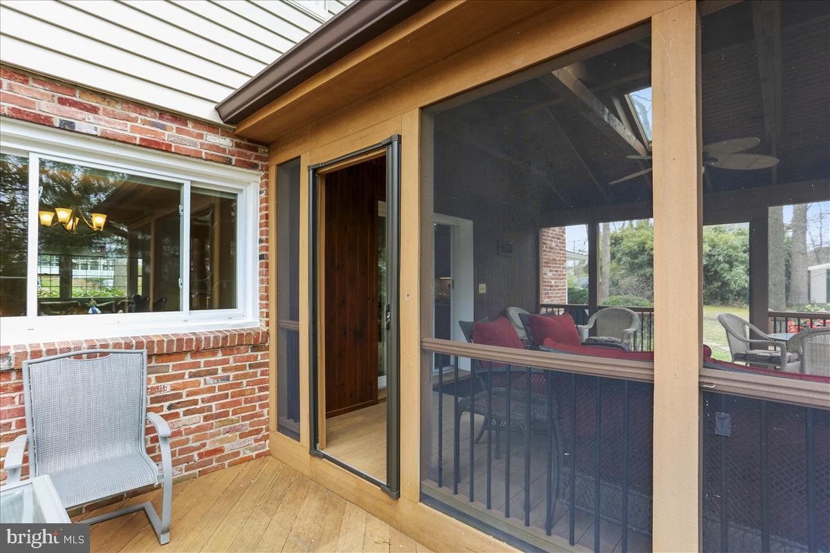 SHARON WOODS - Residential