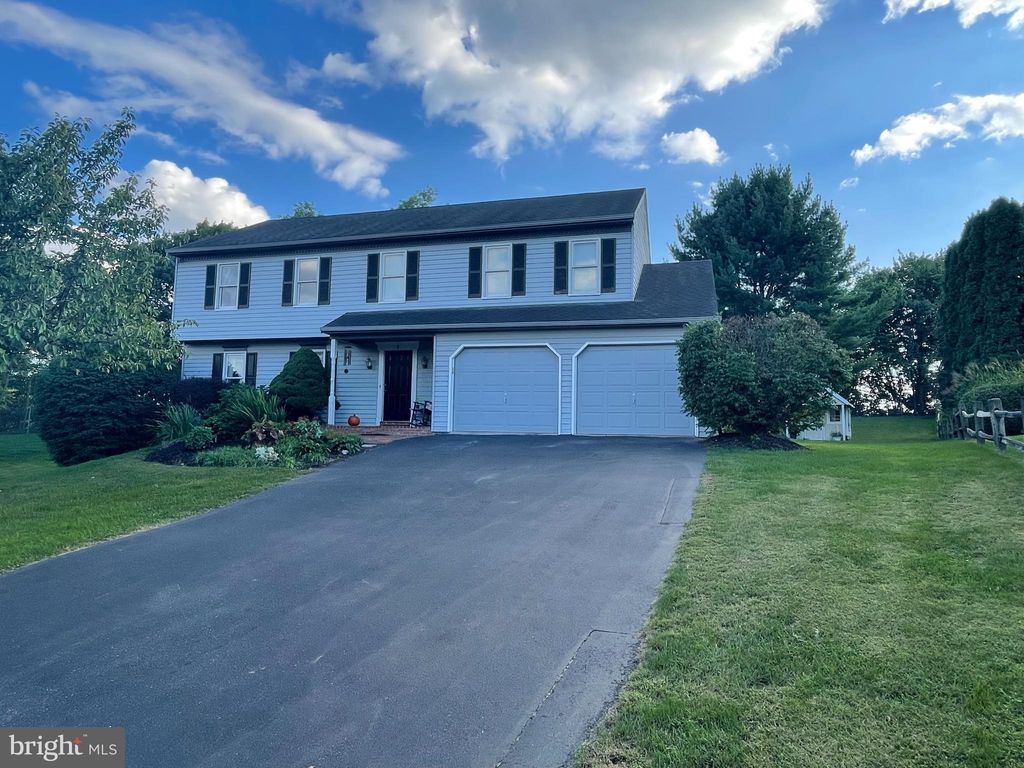 Photo of 8 ROSEWOOD DR, BROWNSTOWN, PA 17508 (MLS # PALA2025418)