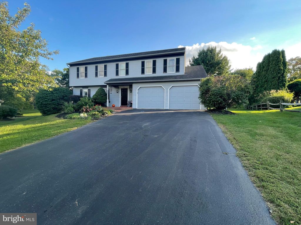 Photo of 8 ROSEWOOD DR, BROWNSTOWN, PA 17508 (MLS # PALA2025418)