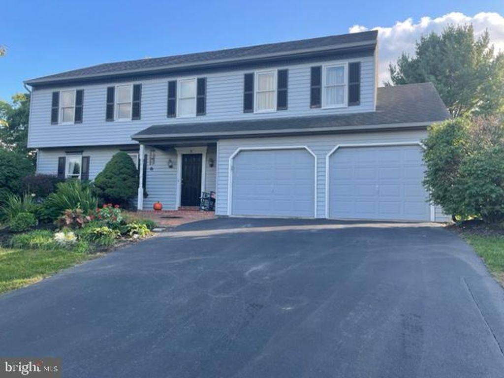 Photo of 8 ROSEWOOD DR, BROWNSTOWN, PA 17508 (MLS # PALA2025418)