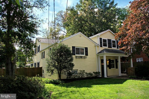 Photo of 6649 Hallwood Avenue, FALLS CHURCH, VA 22046 (MLS # VAFX2347932)