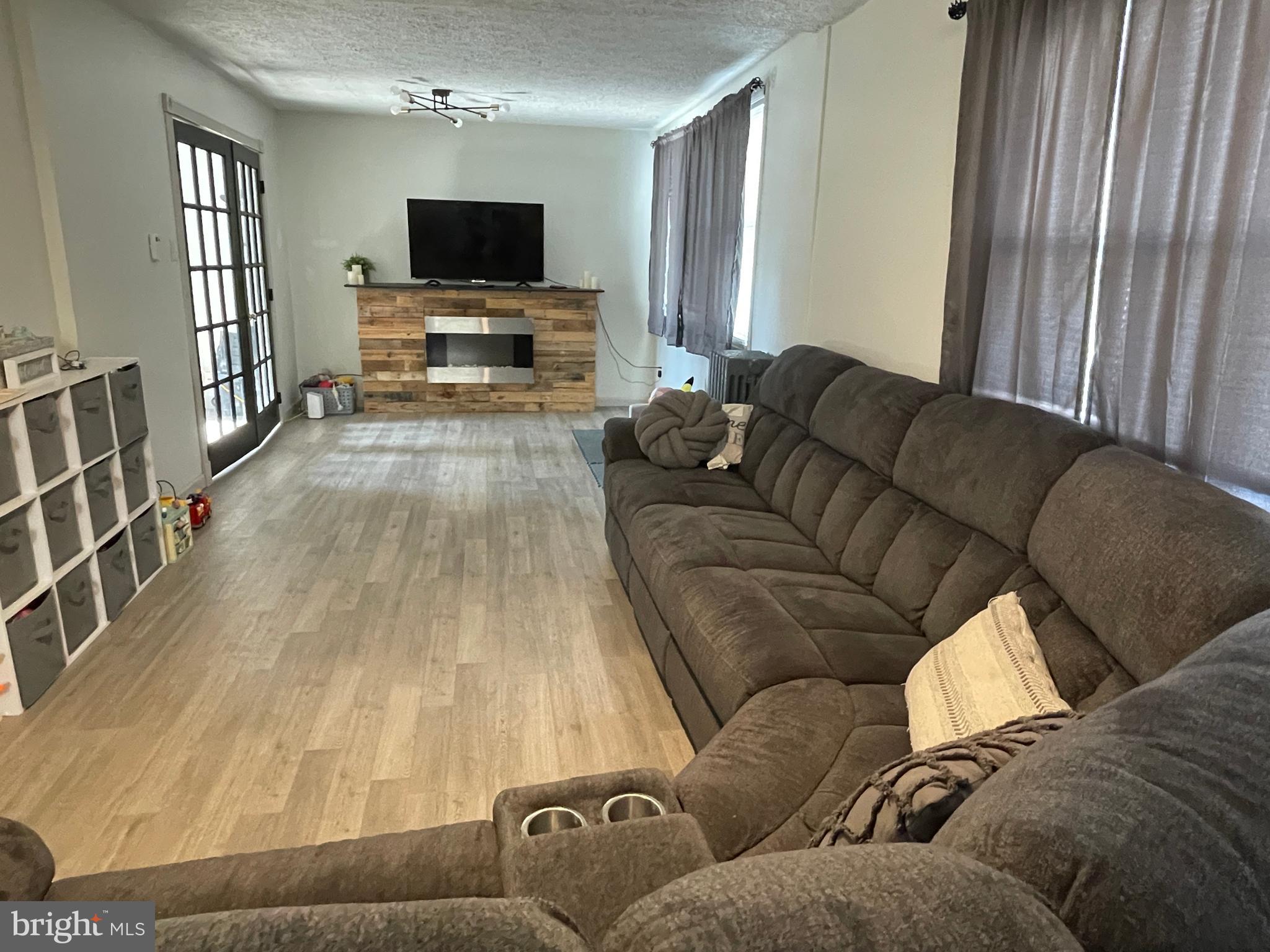 180 E MECHANIC STREET