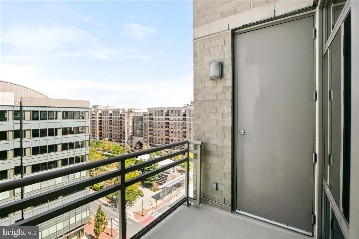 ECLIPSE ON CENTER PARK - Residential