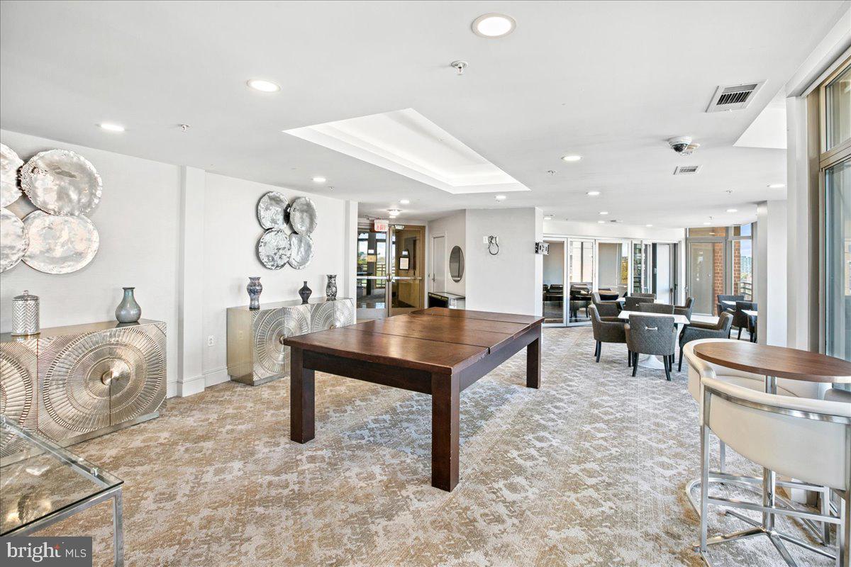 ECLIPSE ON CENTER PARK - Residential