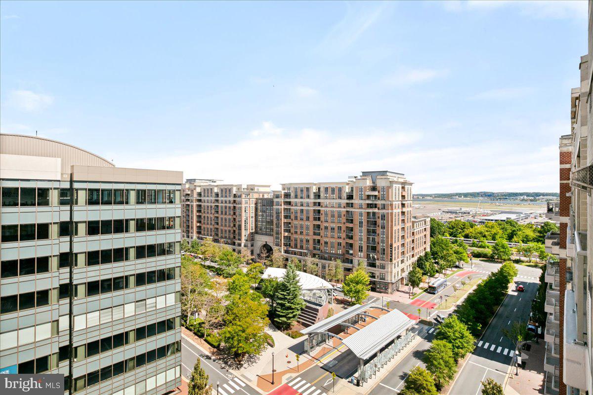 ECLIPSE ON CENTER PARK - Residential