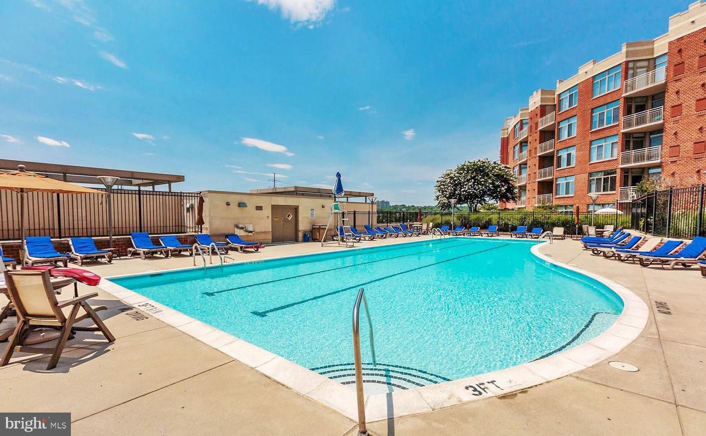 ECLIPSE ON CENTER PARK - Residential