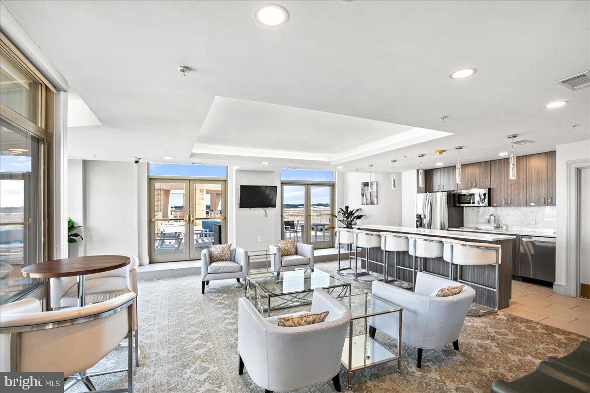 ECLIPSE ON CENTER PARK - Residential