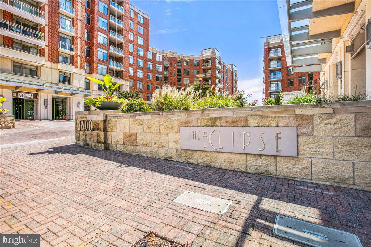 ECLIPSE ON CENTER PARK - Residential