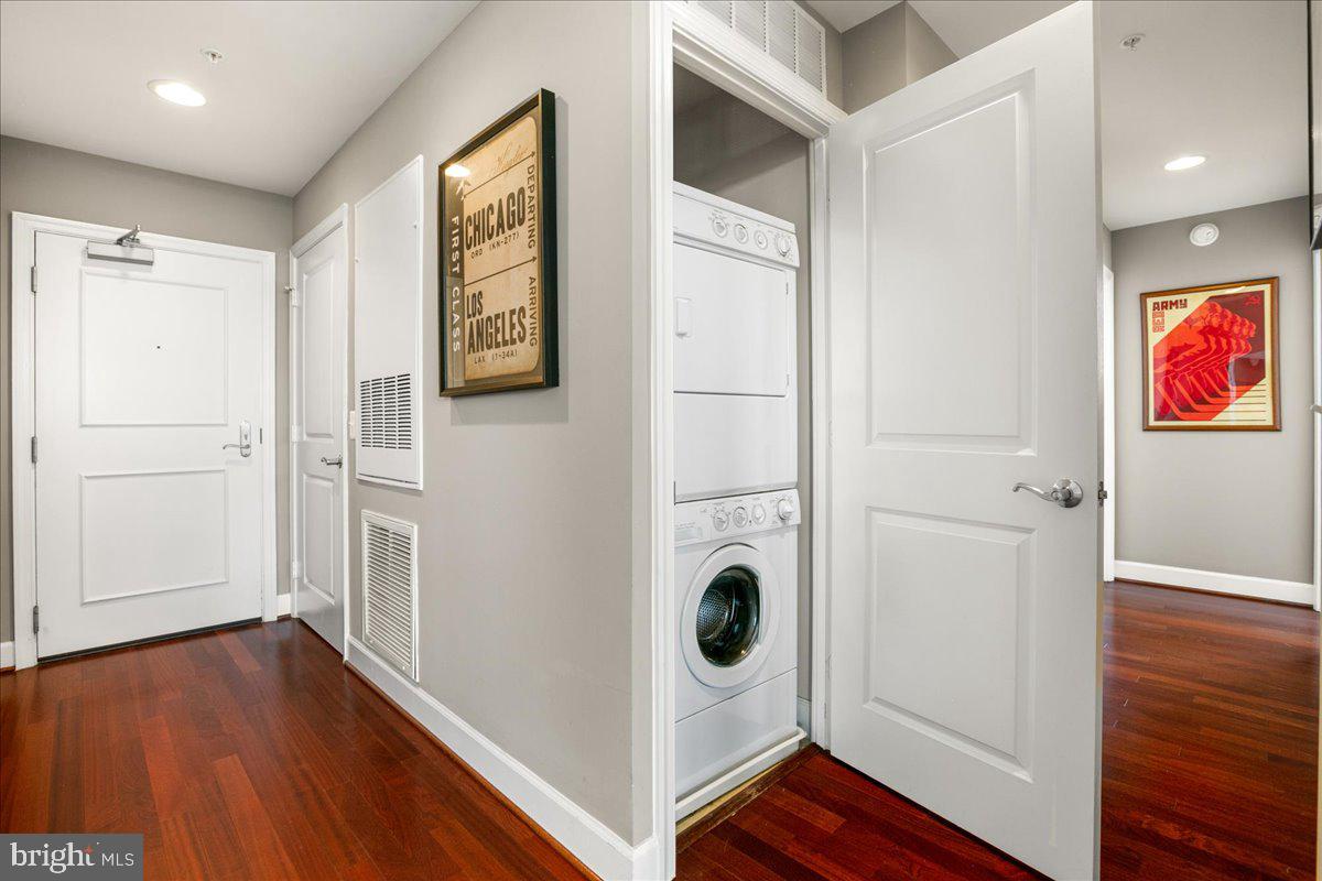 ECLIPSE ON CENTER PARK - Residential