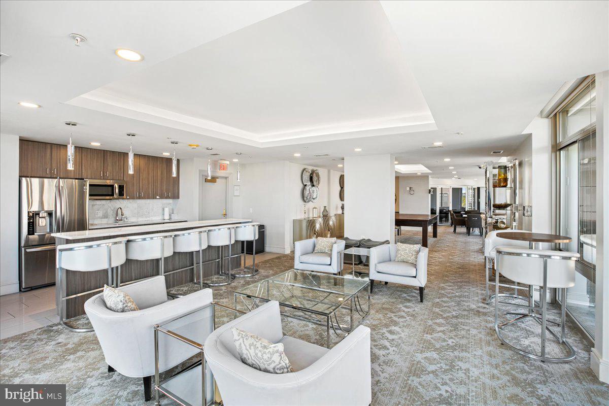 ECLIPSE ON CENTER PARK - Residential