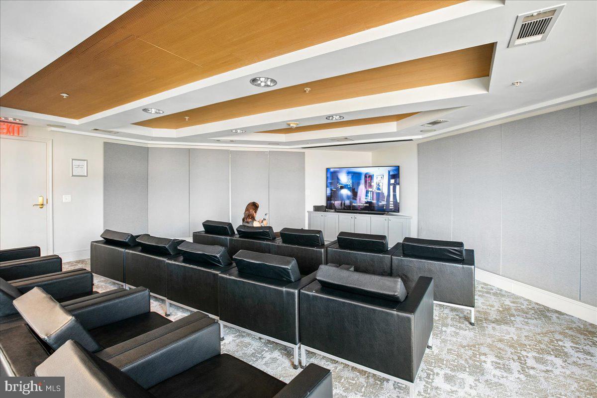 ECLIPSE ON CENTER PARK - Residential