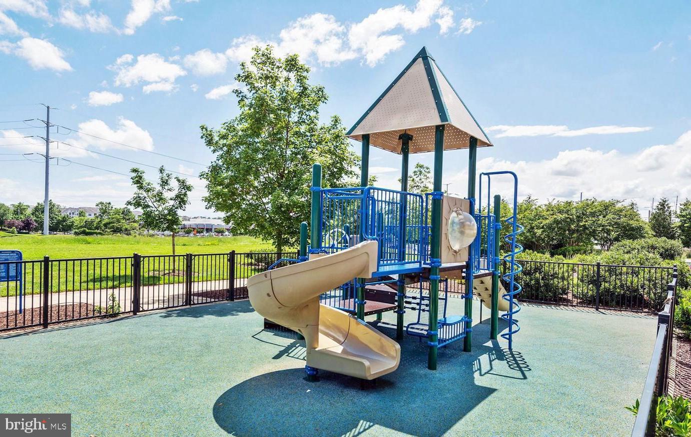 ECLIPSE ON CENTER PARK - Residential