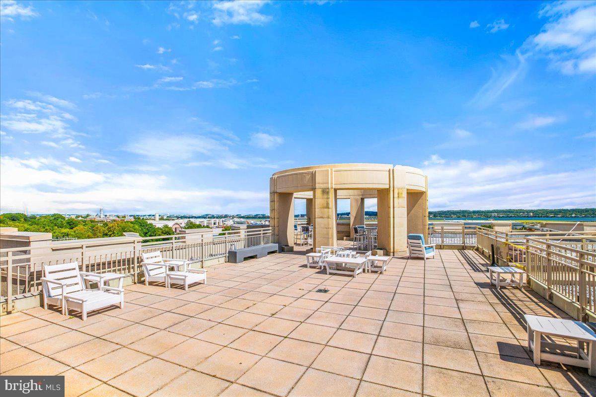 ECLIPSE ON CENTER PARK - Residential